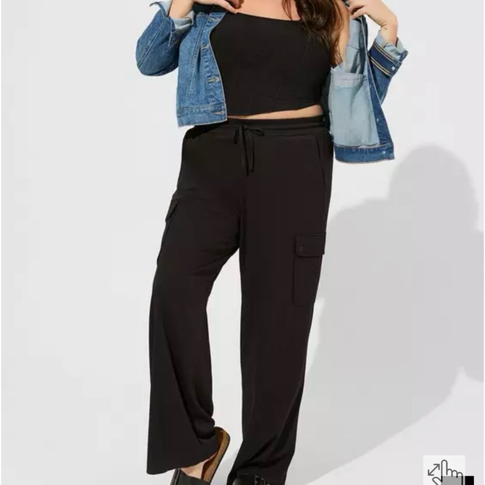 BLACK WIDE LEG CARGO PANTS